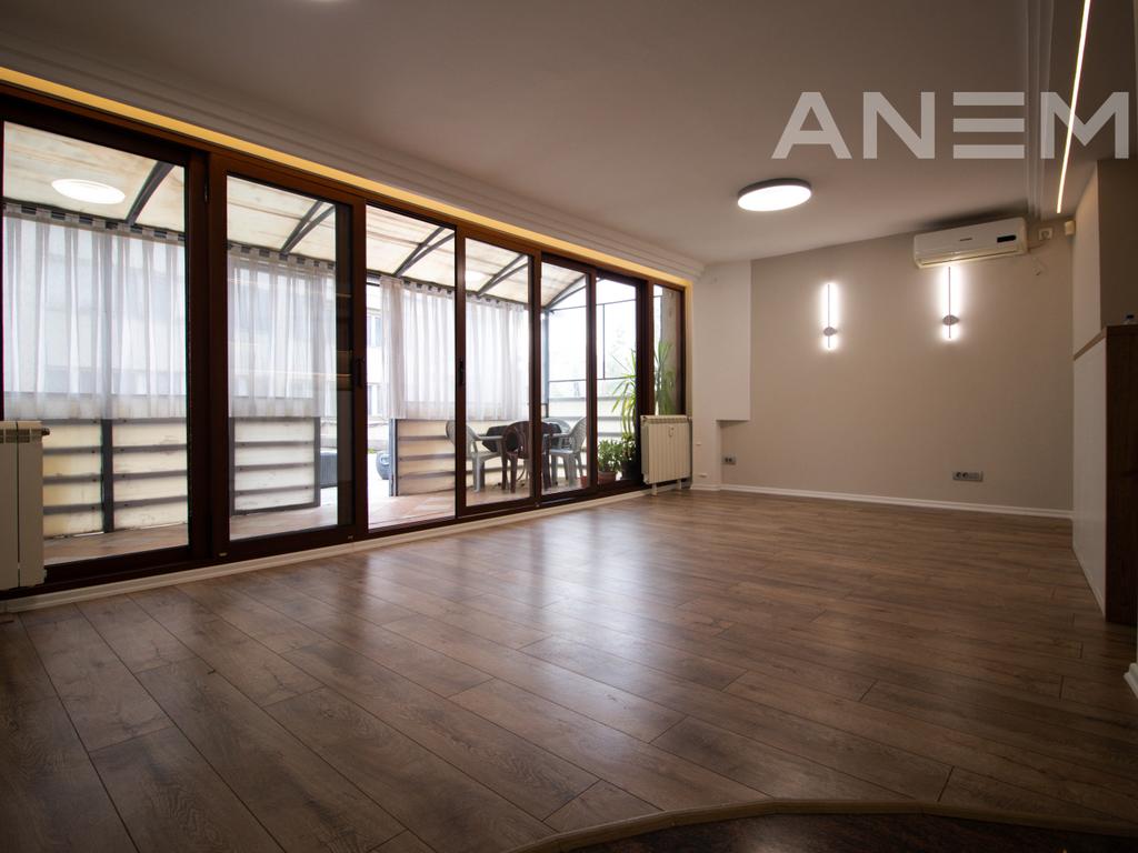 Zyre me qira me 4 hapësira pune