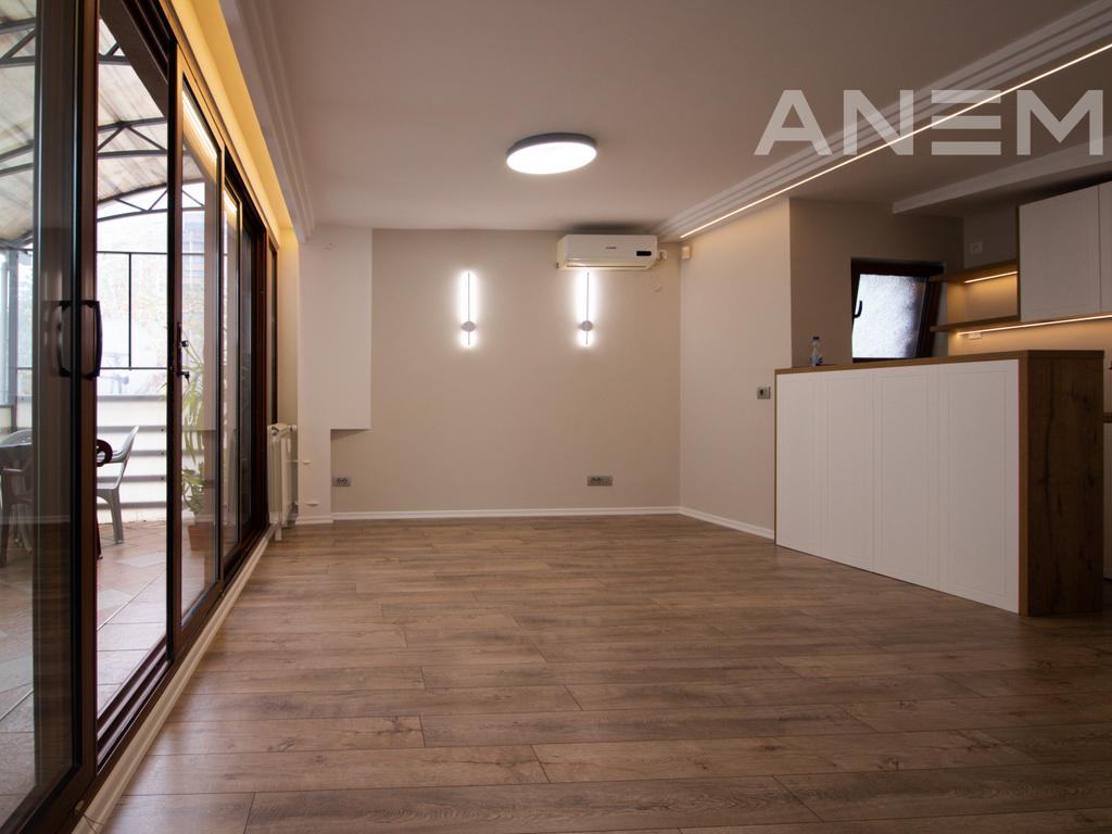 Zyre me qira me 4 hapësira pune