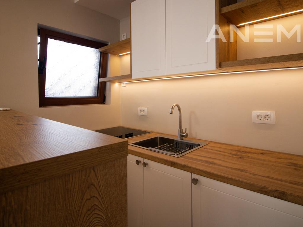 Zyre me qira me 4 hapësira pune