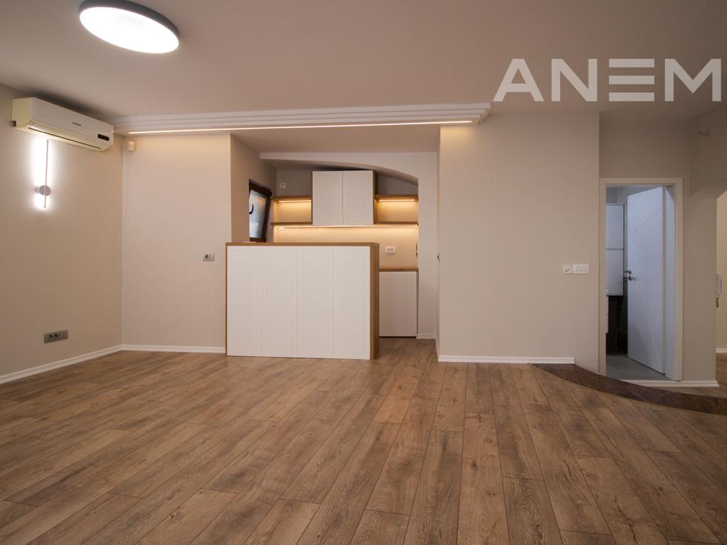 Zyre me qira me 4 hapësira pune