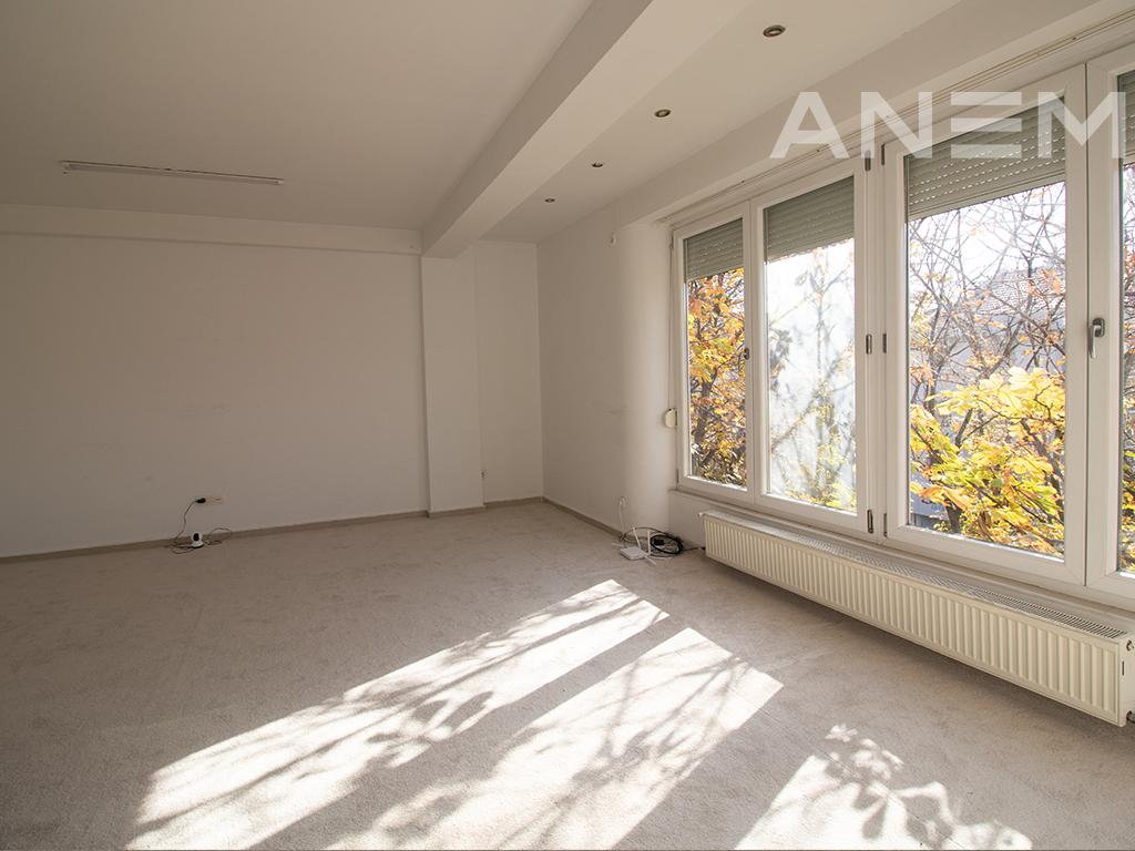 Zyre me qira me 3 hapësira pune te Qafa