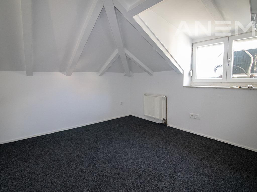 Zyre me qira me 3 hapësira pune te Qafa