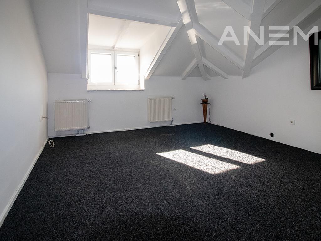 Zyre me qira me 3 hapësira pune te Qafa