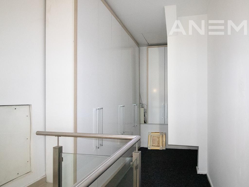 Zyre me qira me 3 hapësira pune te Qafa