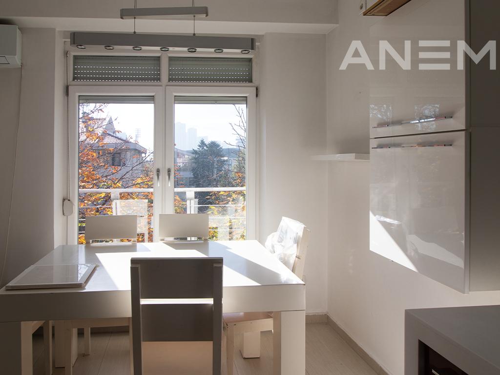 Zyre me qira me 3 hapësira pune te Qafa