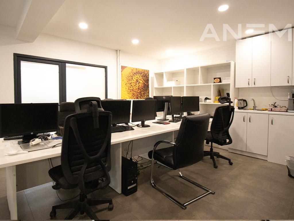 Zyre në shitje 100m² në lagjen Dardania