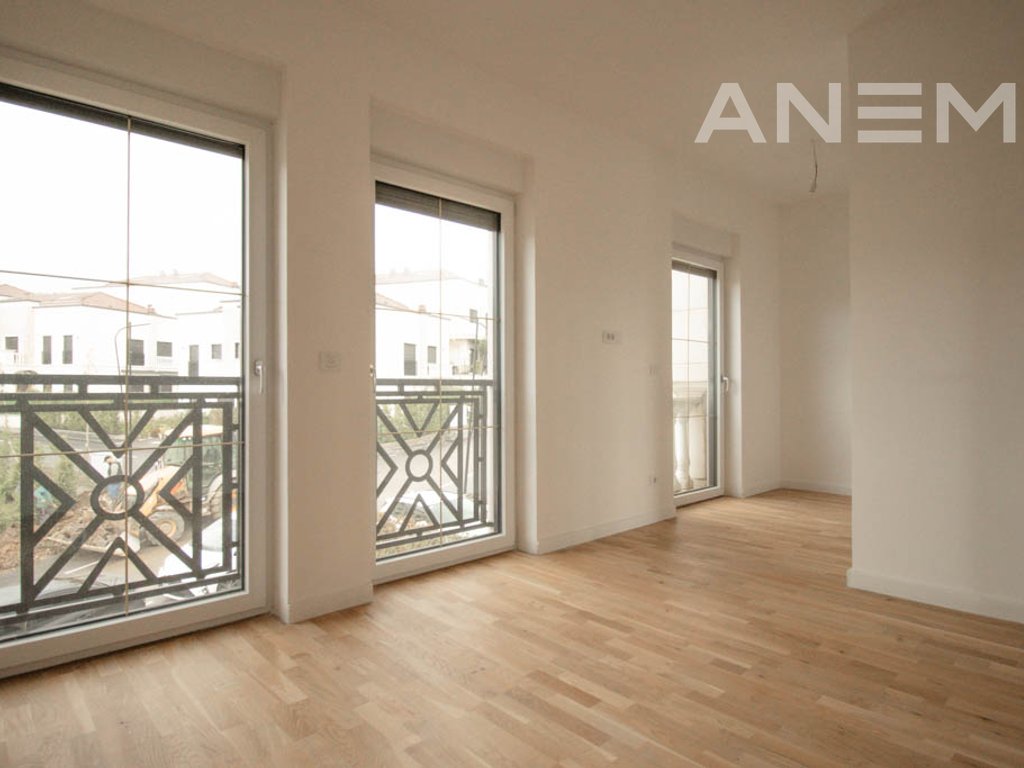 Shtëpi në shitje 165m² +35m² në lagjen Royal Green Residence