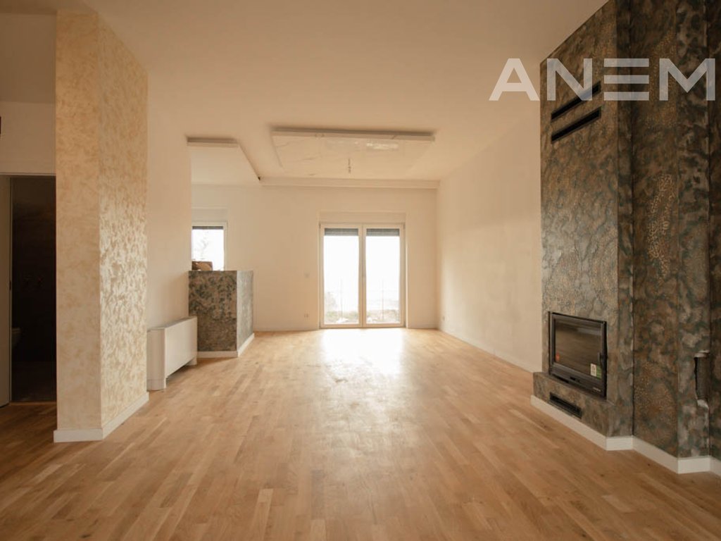 Shtëpi në shitje 165m² +35m² në lagjen Royal Green Residence