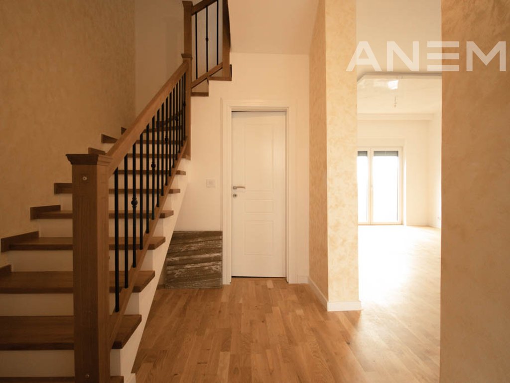 Shtëpi në shitje 165m² +35m² në lagjen Royal Green Residence