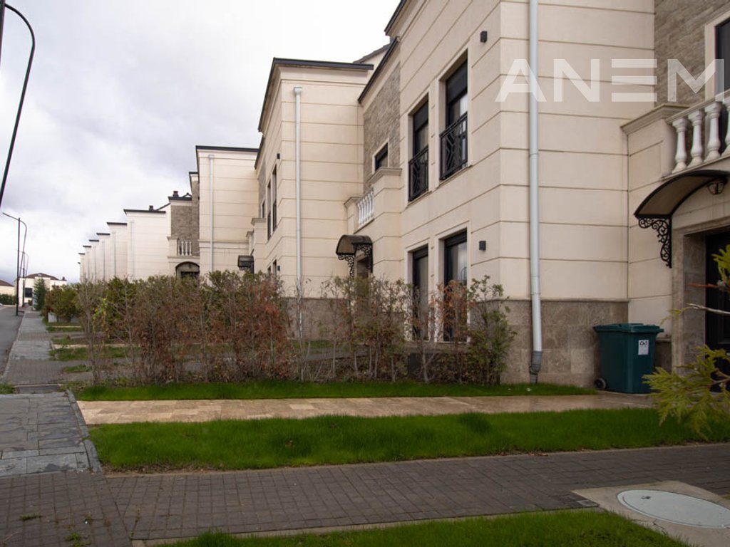 Shtëpi në shitje 165m² +35m² në lagjen Royal Green Residence