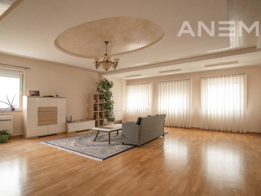 Banesë me qira me 4 dhoma gjumi në Arbëri