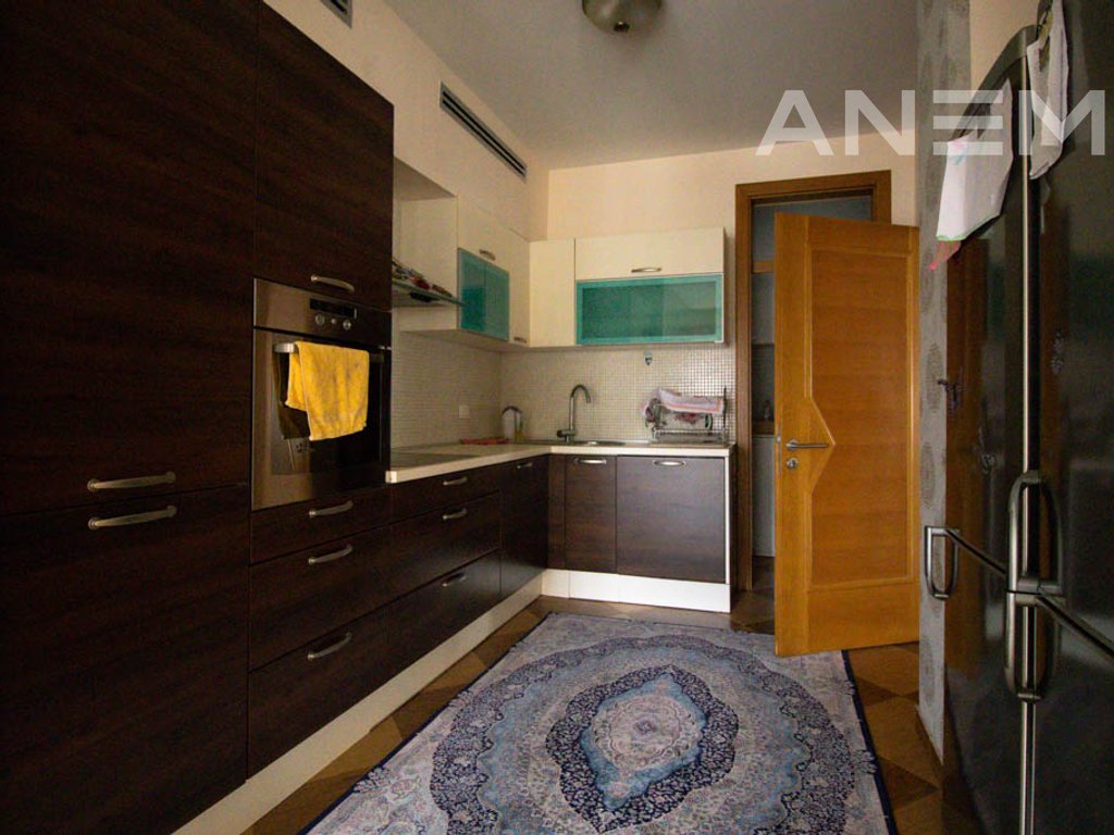 Banesë me qira me 4 dhoma gjumi në Arbëri