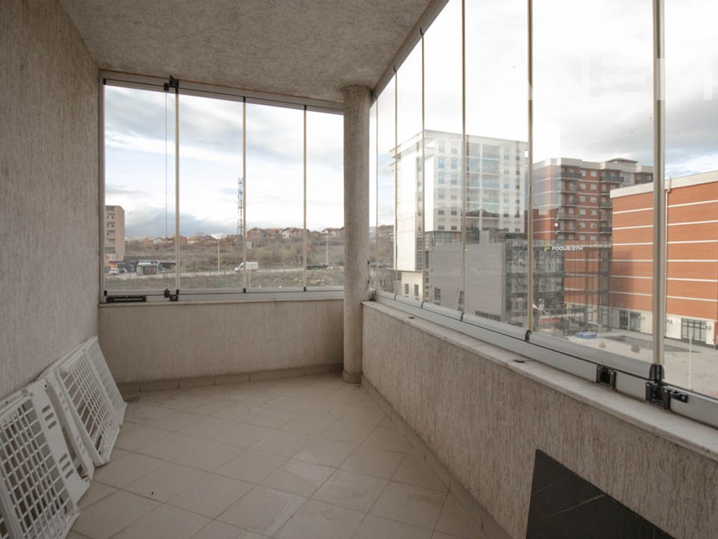 Banesë me qira me 4 dhoma gjumi në Arbëri