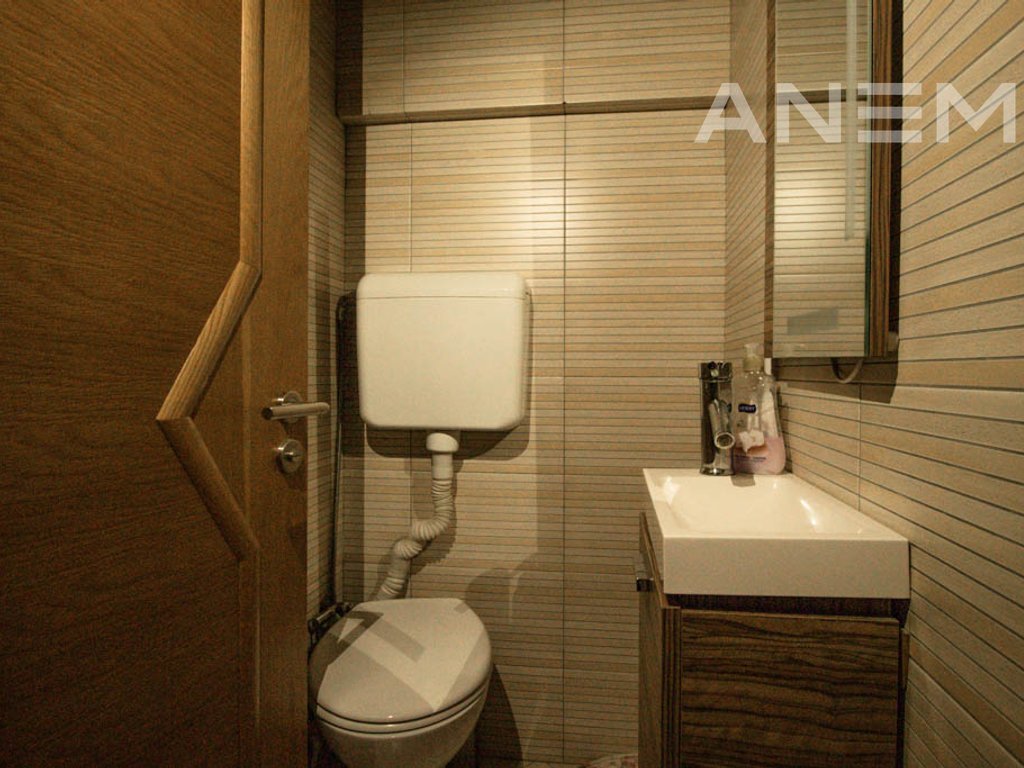 Banesë me qira me 4 dhoma gjumi në Arbëri