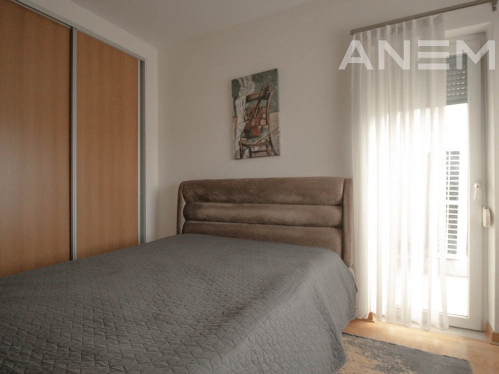 Banesë me qira me 4 dhoma gjumi në Arbëri