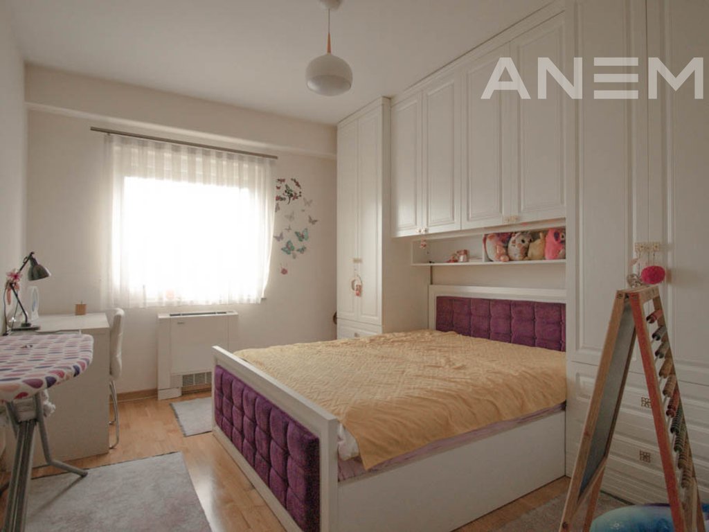 Banesë me qira me 4 dhoma gjumi në Arbëri