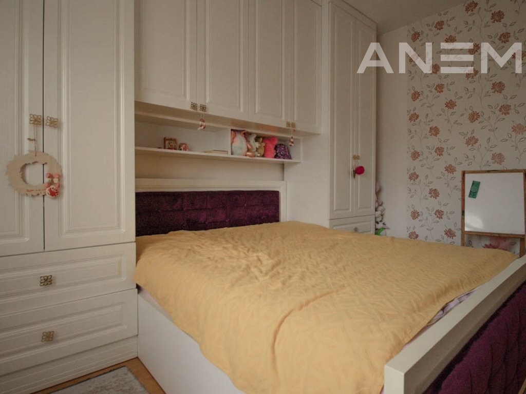 Banesë me qira me 4 dhoma gjumi në Arbëri