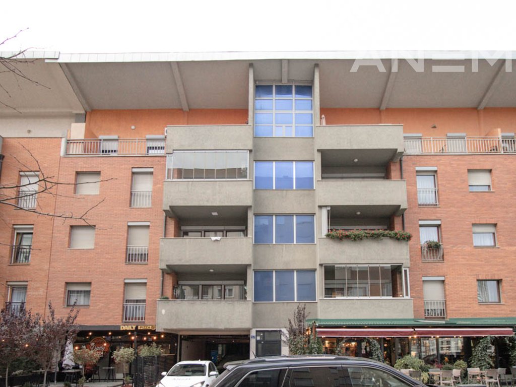 Banesë me qira me 4 dhoma gjumi në Arbëri