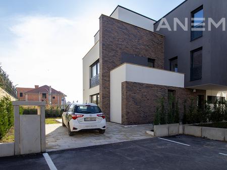 Shtëpi në shitje 352m² në Zllatarë