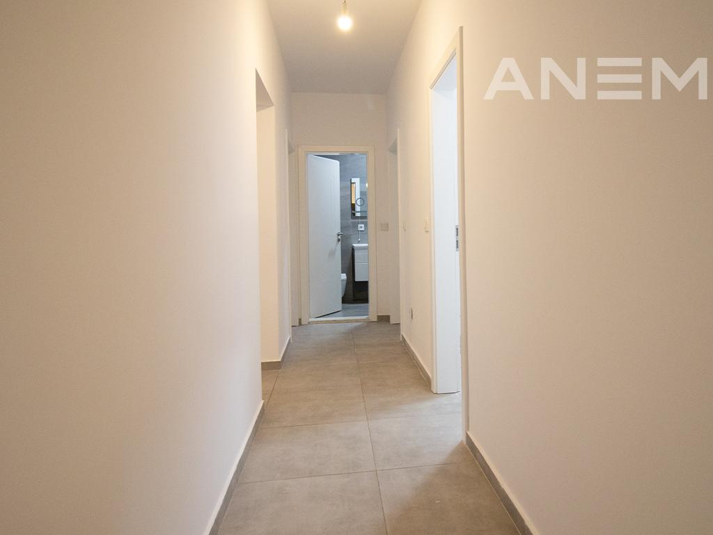 Zyre me qira me 6 hapësira pune te Rruga C