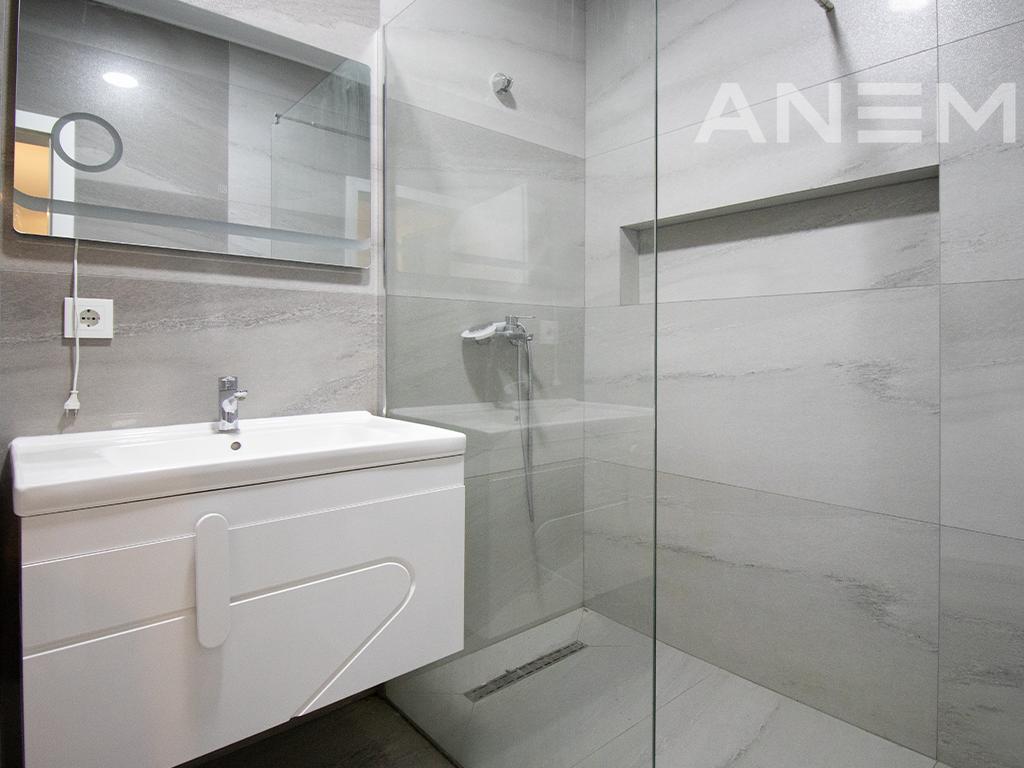 Zyre me qira me 6 hapësira pune te Rruga C