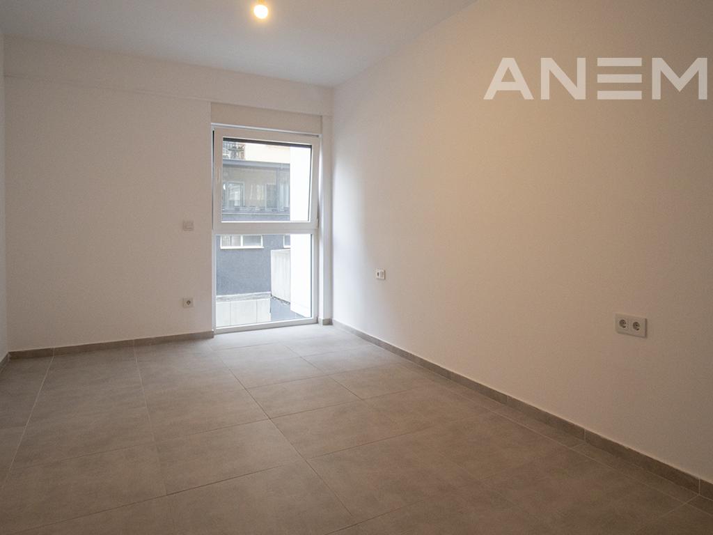 Zyre me qira me 6 hapësira pune te Rruga C