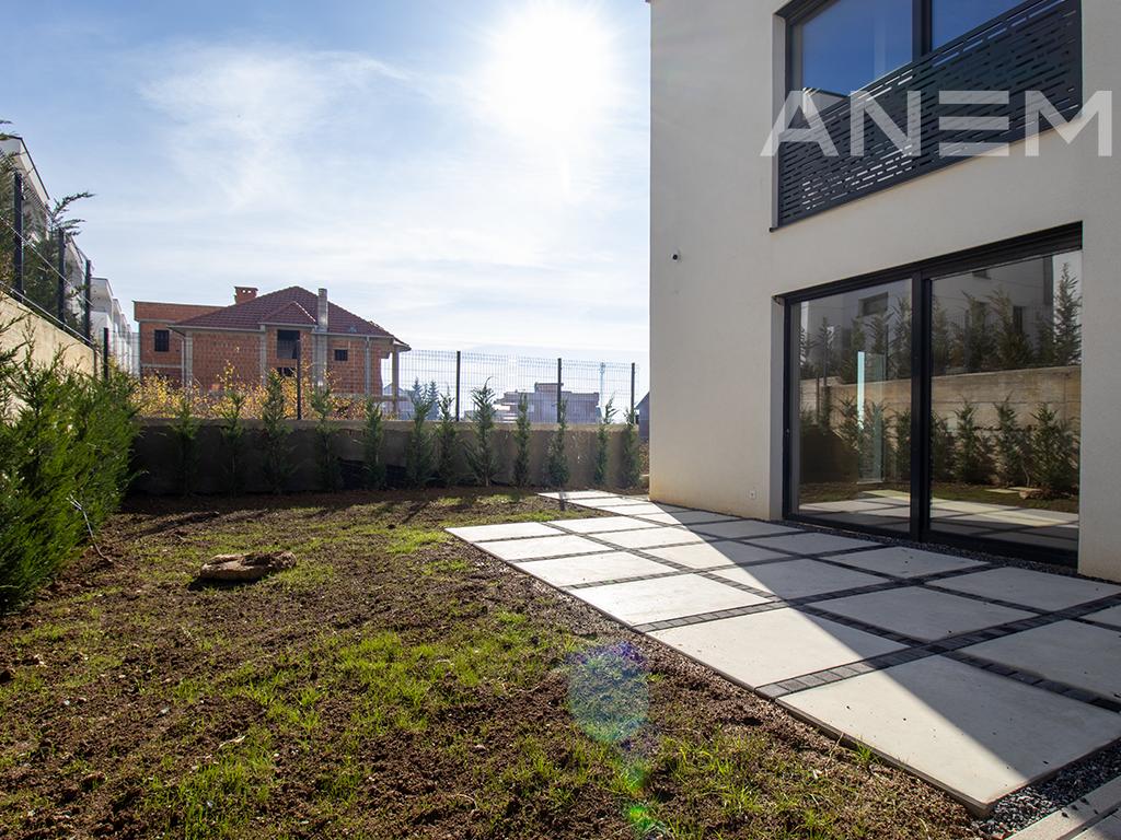 Shtëpi në shitje 352m² në Zllatarë