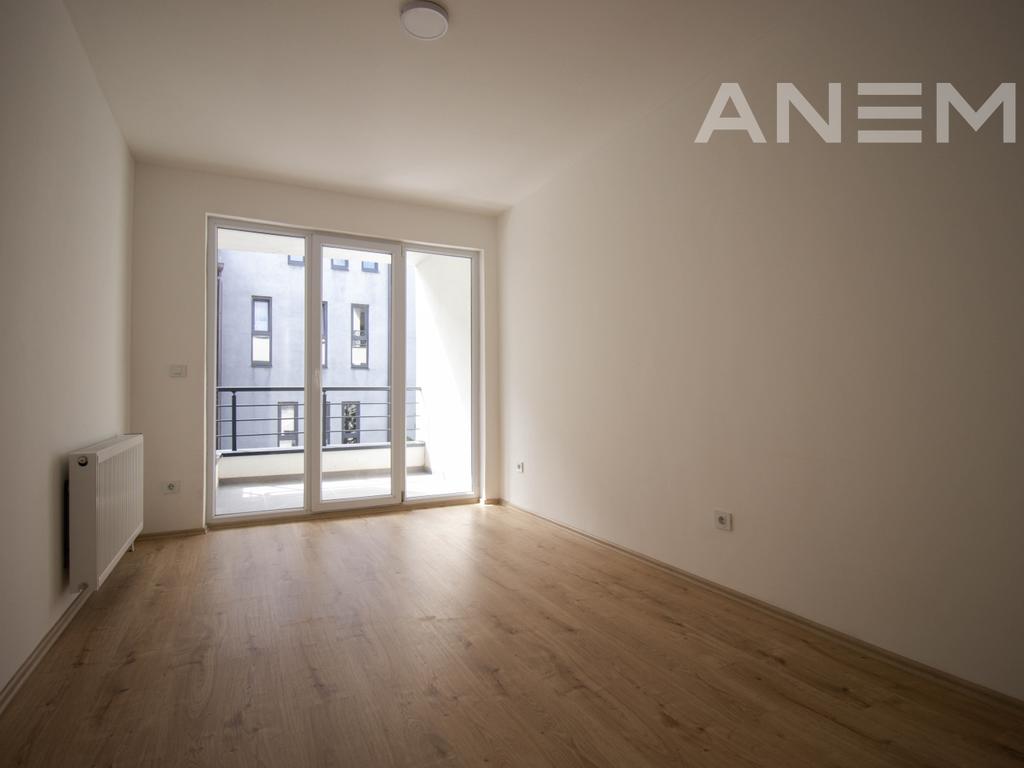 Zyre/duplex me qira me 4 hapësira pune në Arbëri