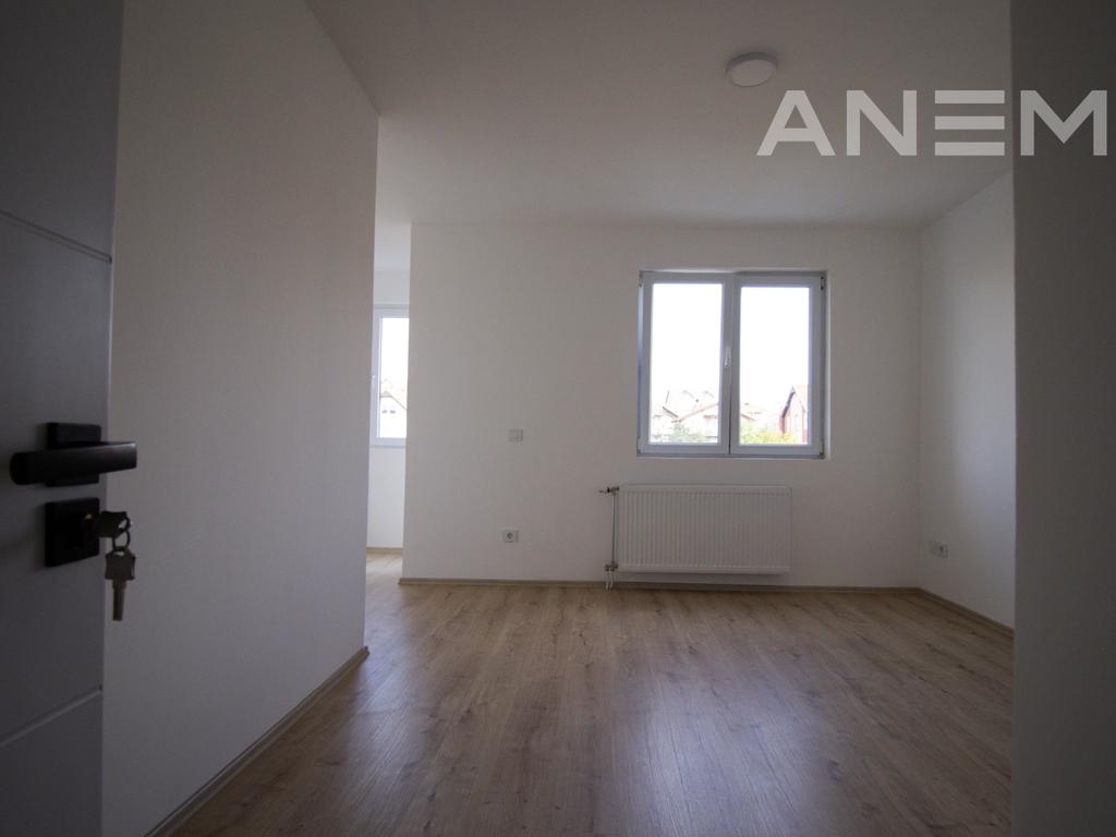 Zyre/duplex me qira me 4 hapësira pune në Arbëri