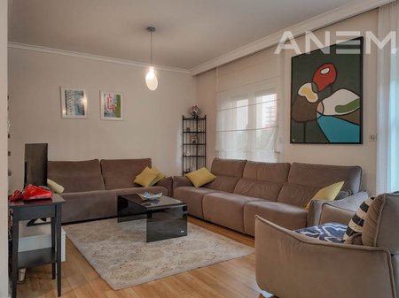Shtëpi në shitje 210m² + 65m² nënkulm në lagjen NIC