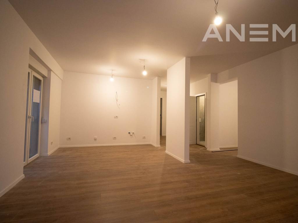 Zyre me qira me 4 hapësira pune te Prishtina e Re