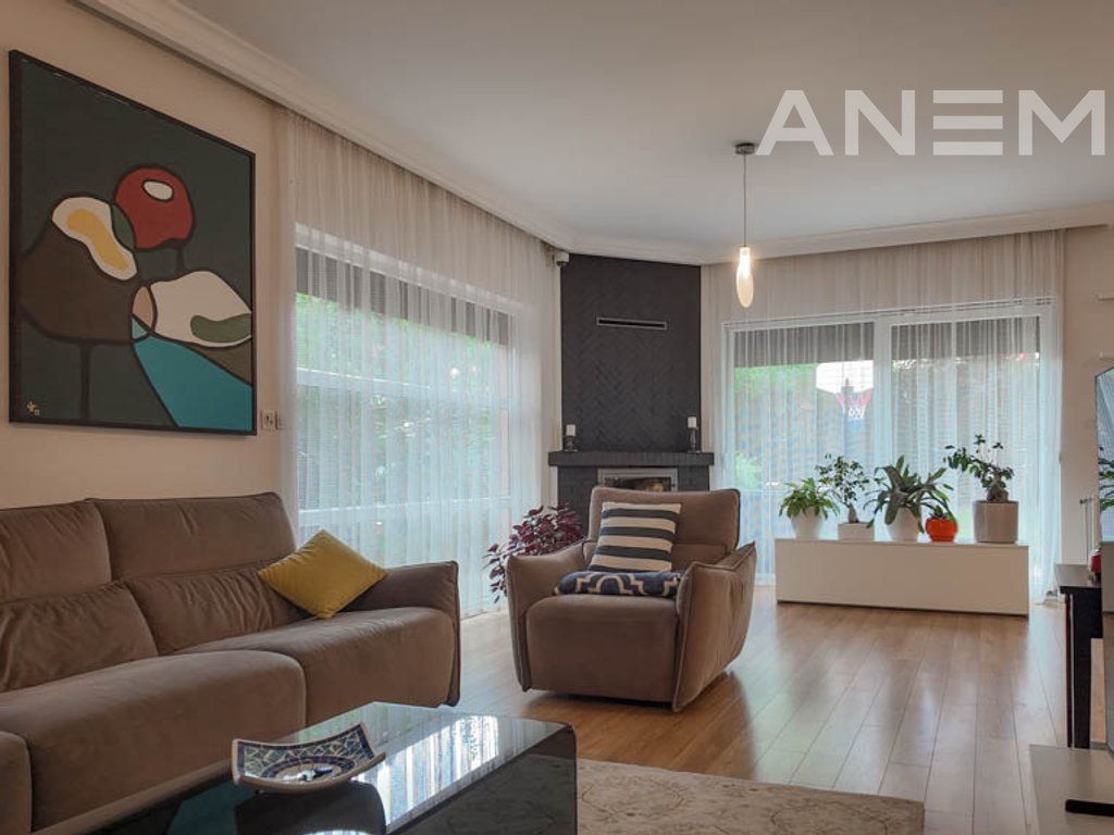 Shtëpi në shitje 210m² + 65m² nënkulm në lagjen NIC