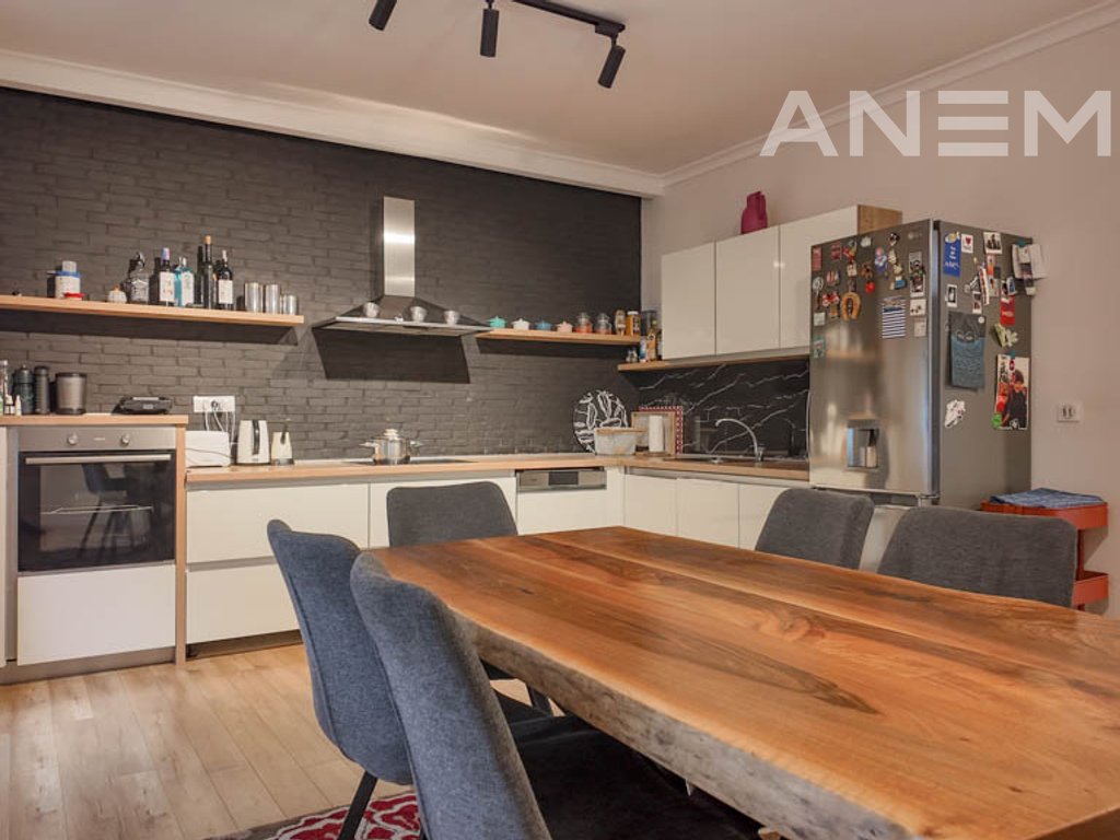 Shtëpi në shitje 210m² + 65m² nënkulm në lagjen NIC