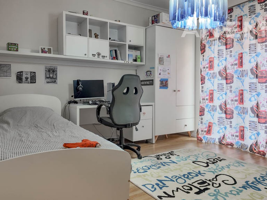 Shtëpi në shitje 210m² + 65m² nënkulm në lagjen NIC