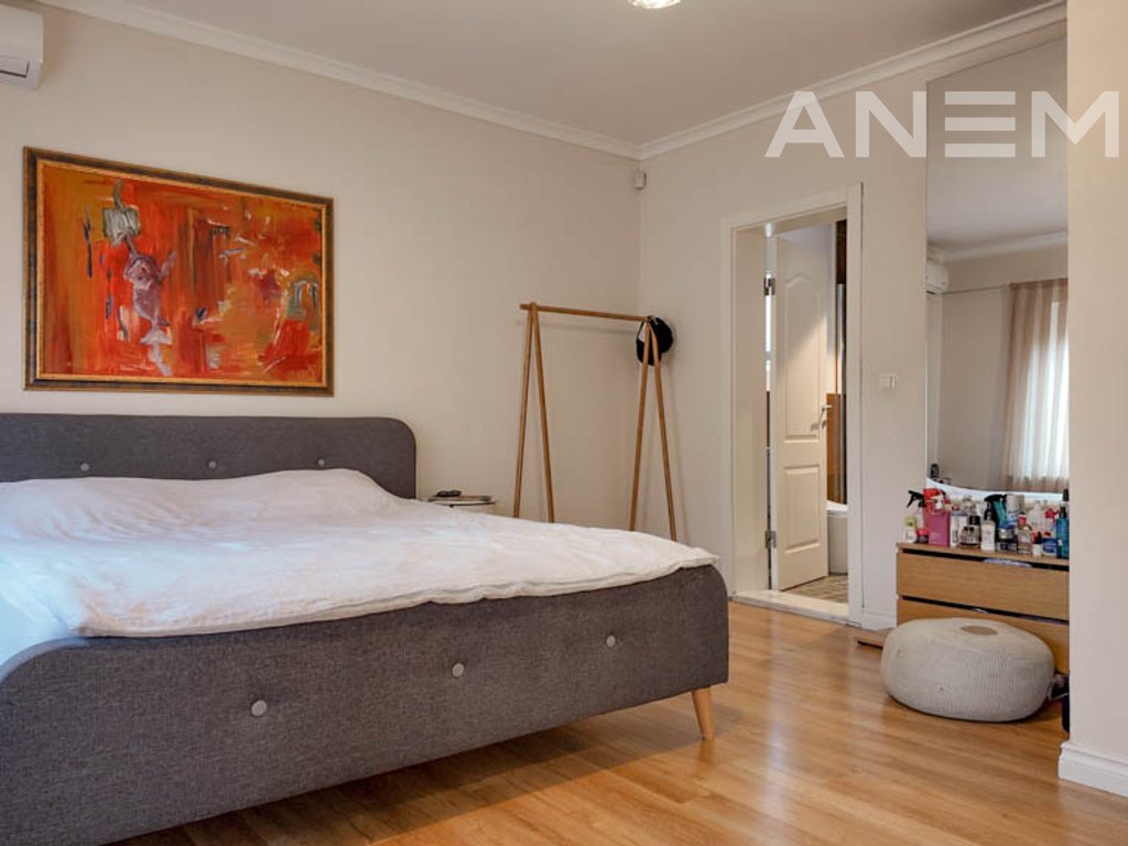 Shtëpi në shitje 210m² + 65m² nënkulm në lagjen NIC