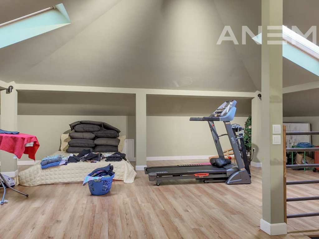 Shtëpi në shitje 210m² + 65m² nënkulm në lagjen NIC