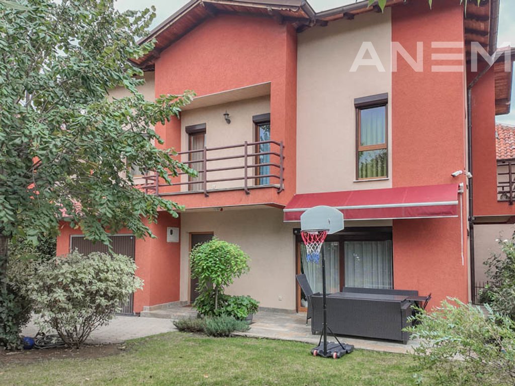 Shtëpi në shitje 210m² + 65m² nënkulm në lagjen NIC