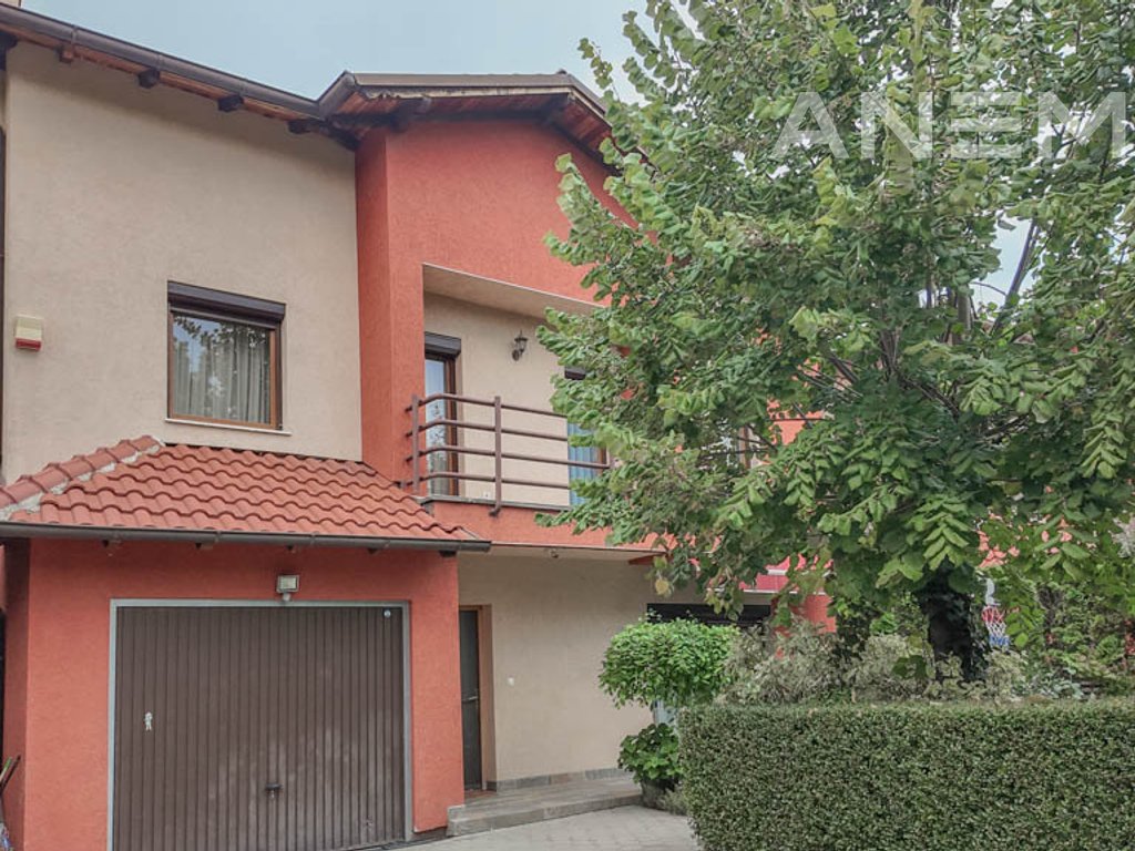 Shtëpi në shitje 210m² + 65m² nënkulm në lagjen NIC