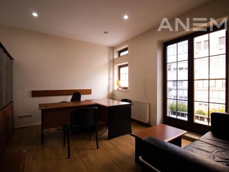 Zyre me qira 33m² në Qendër