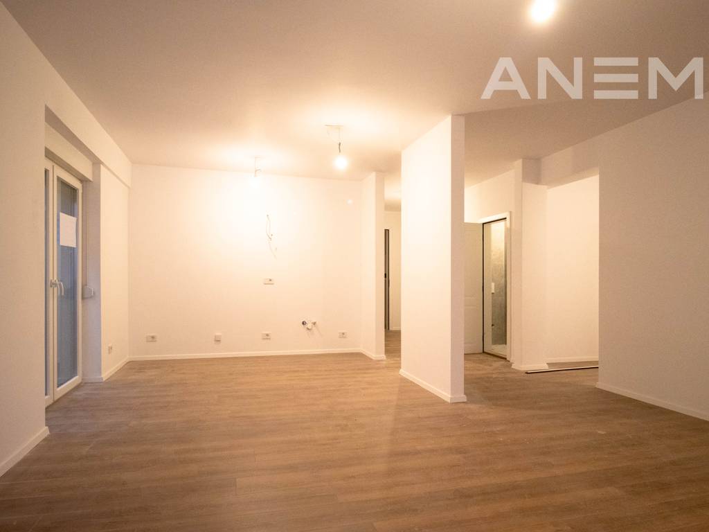 Zyre me qira me 4 hapësira pune te Prishtina e Re