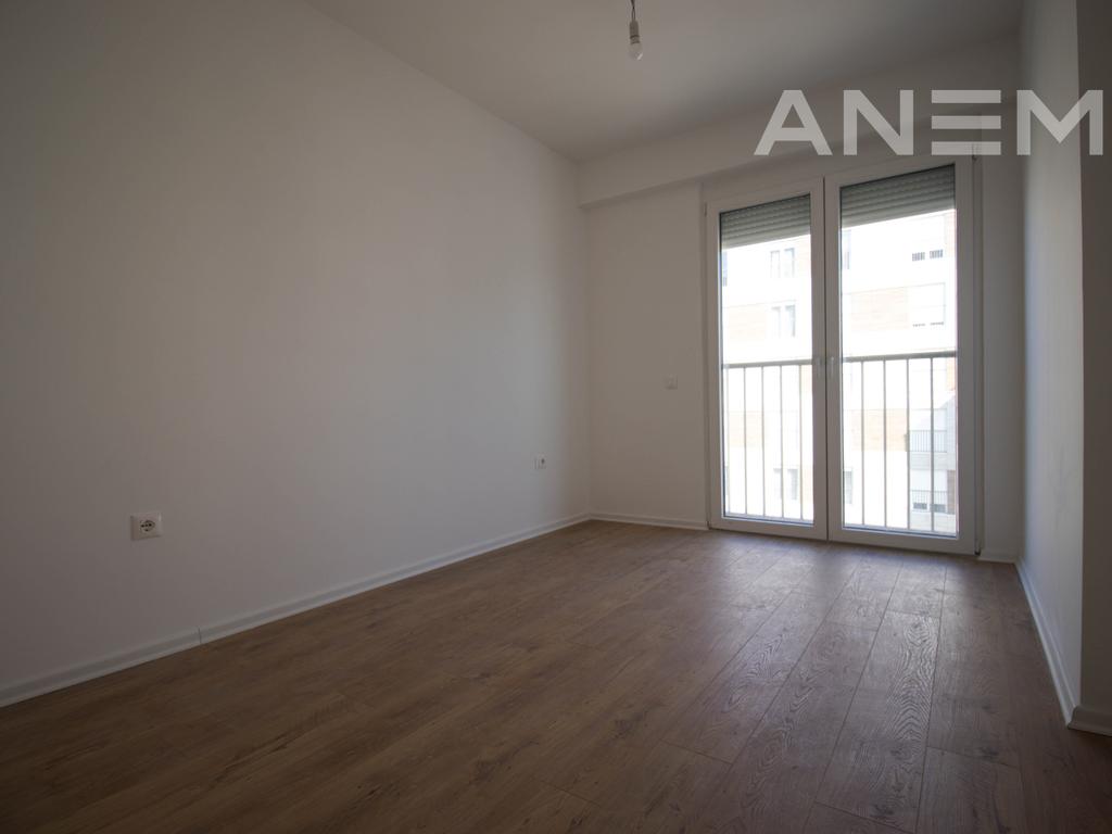 Banesë në shitje 80m² në Veternik