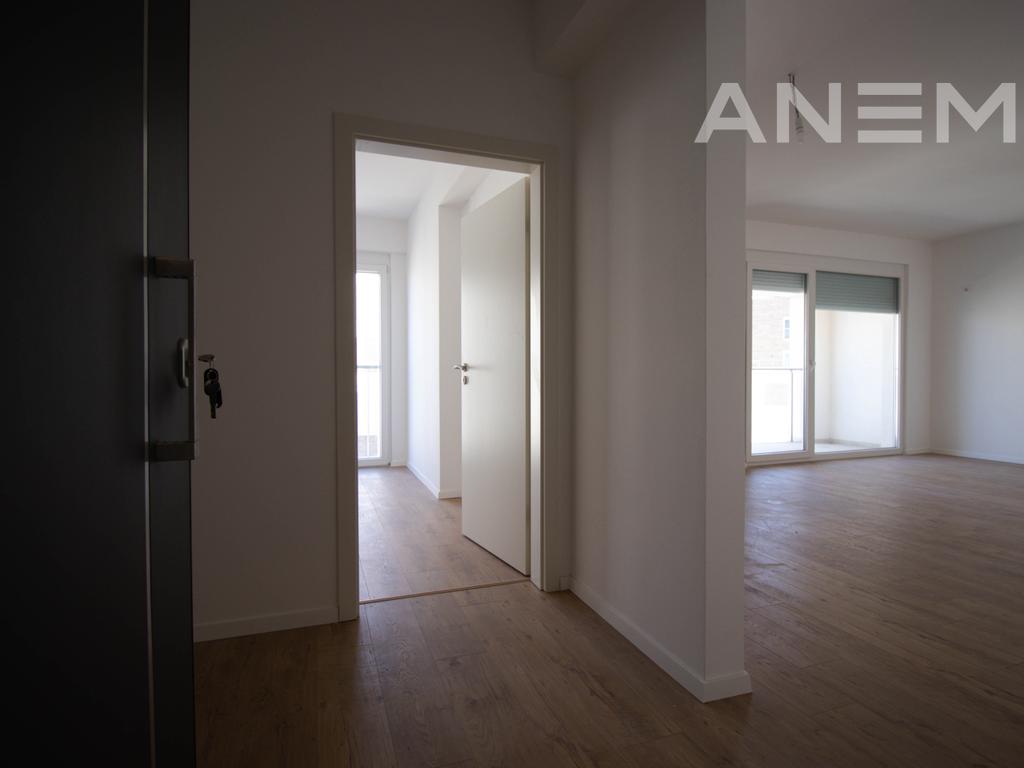 Banesë në shitje 80m² në Veternik
