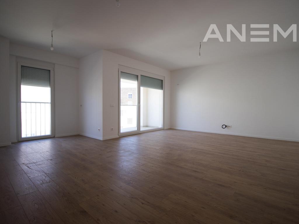 Banesë në shitje 80m² në Veternik