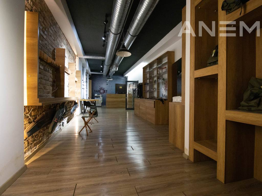 Lokal ne shitje 465m² në Rrugën B