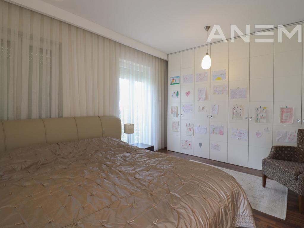 House for sale 174m² +42m² in the Marigona Residence neighborhood