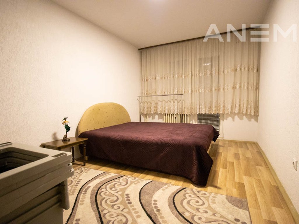 Banesë me qira 120m² në Qendër