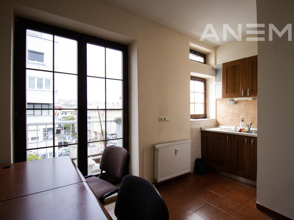Zyre me qira 33m² në Qendër