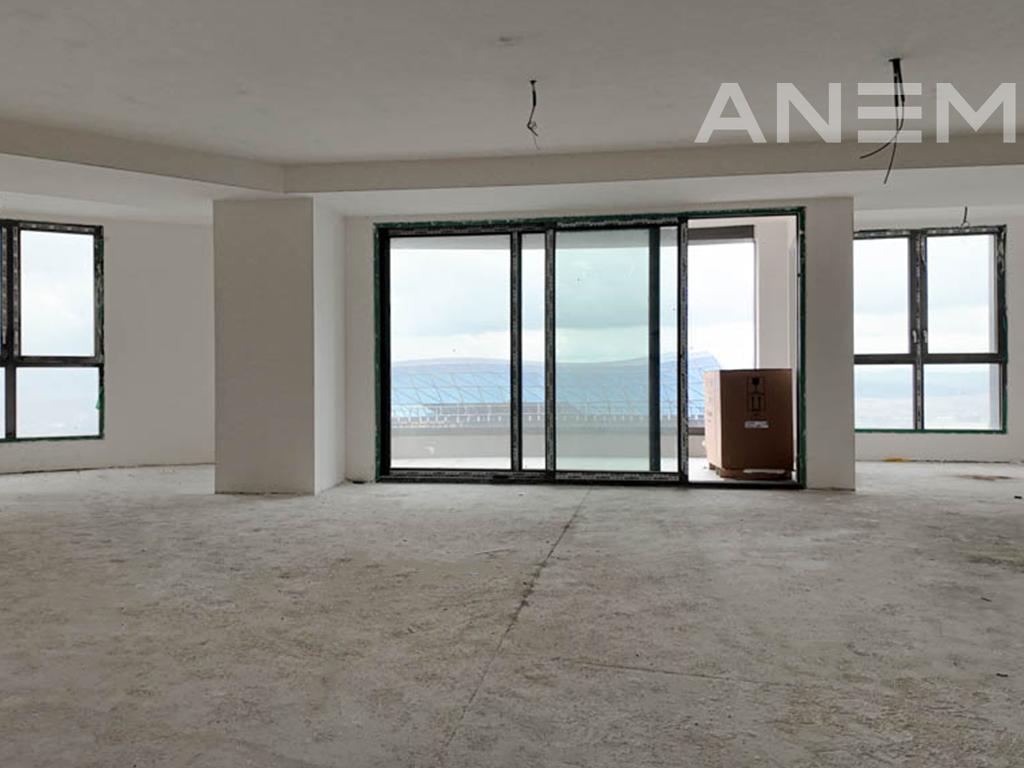 Banesë në shitje 215m² në lagjen Lakrishtë