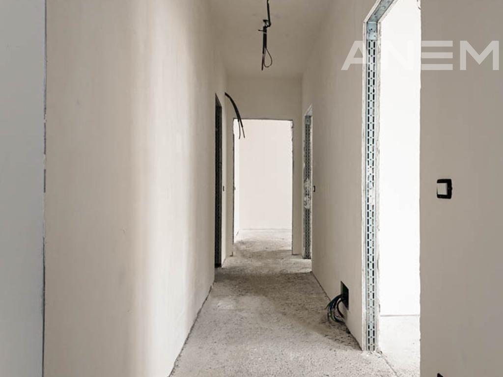 Banesë në shitje 215m² në lagjen Lakrishtë