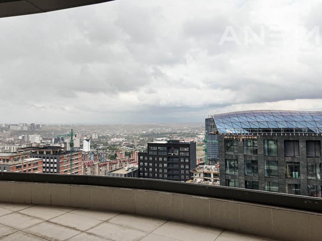 Banesë në shitje 215m² në lagjen Lakrishtë